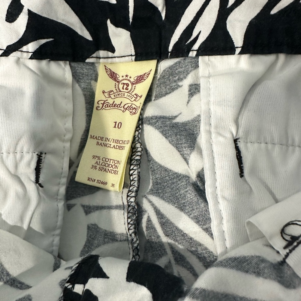 Faded Glory Black and White Leaf Print Women's Shorts - Picture 5 of 5